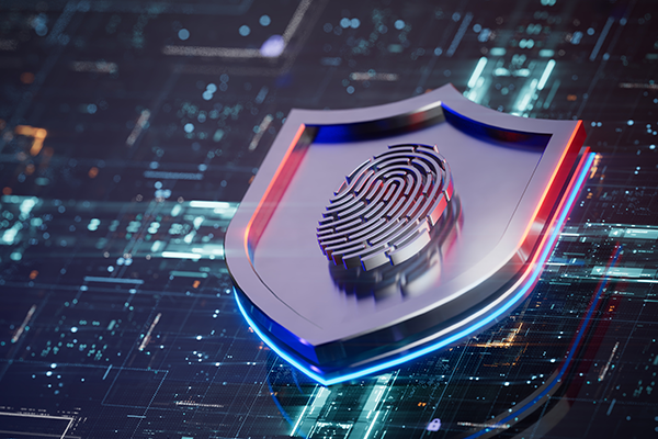 Un bouclier métallique avec une icône représentant une empreinte digitale, symbolisant la cybersécurité et la protection numérique contre les menaces, sur un fond inspiré du thème de la technologie.